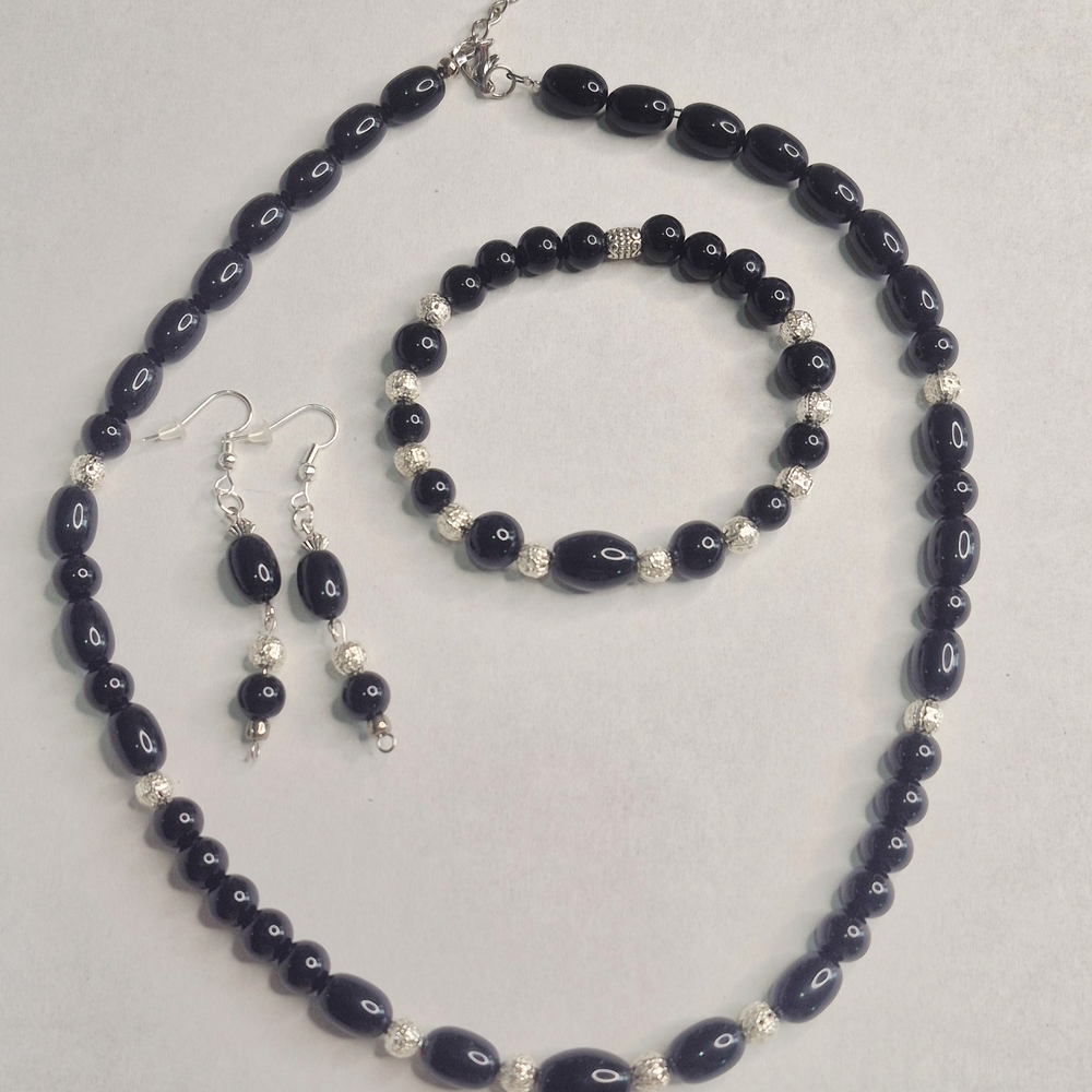 🚨Sophisticated Black Onyx Beaded with Silver Necklace Set (Natural Glass Beads)